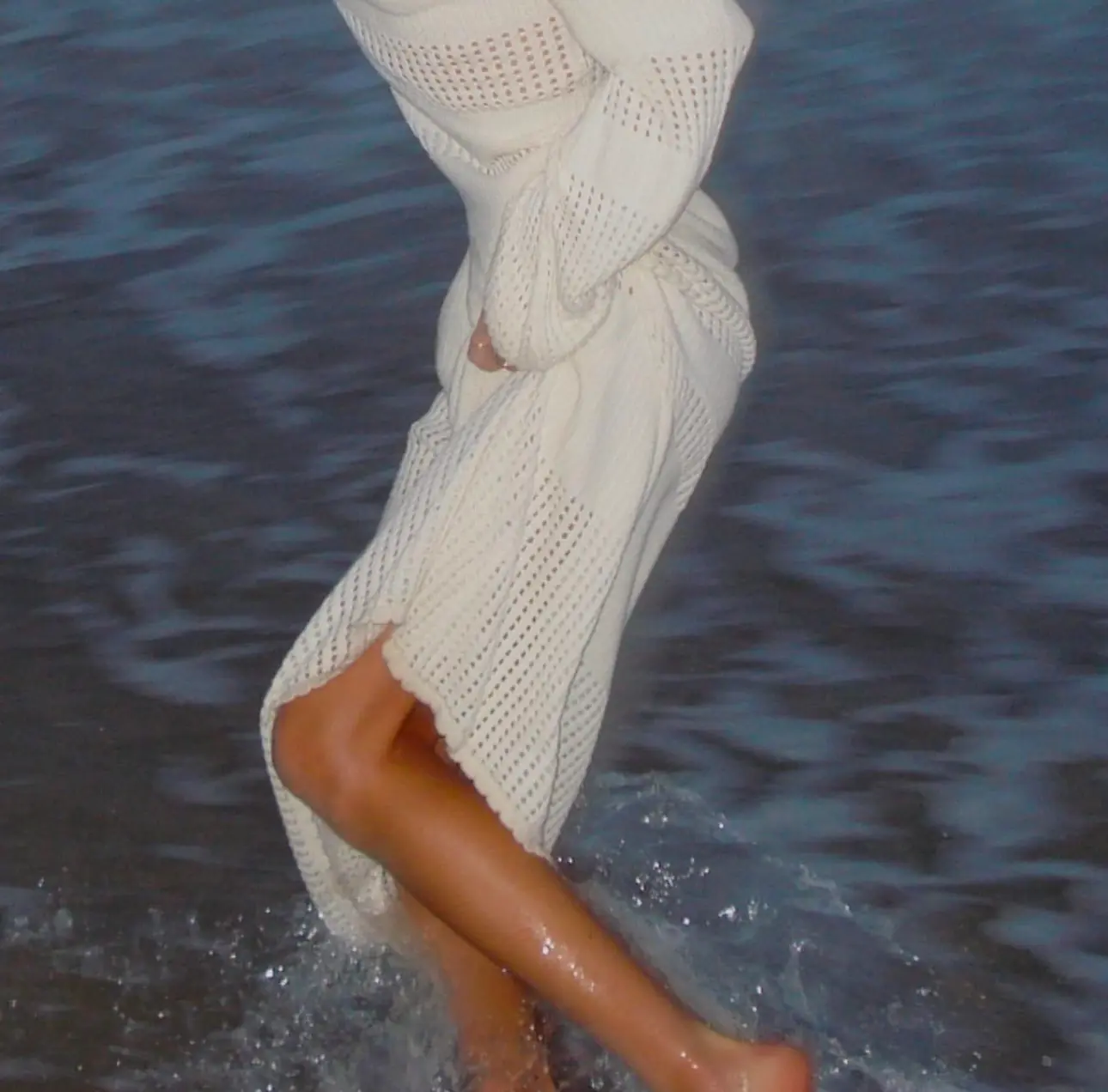 Mujer modelando un vestido
